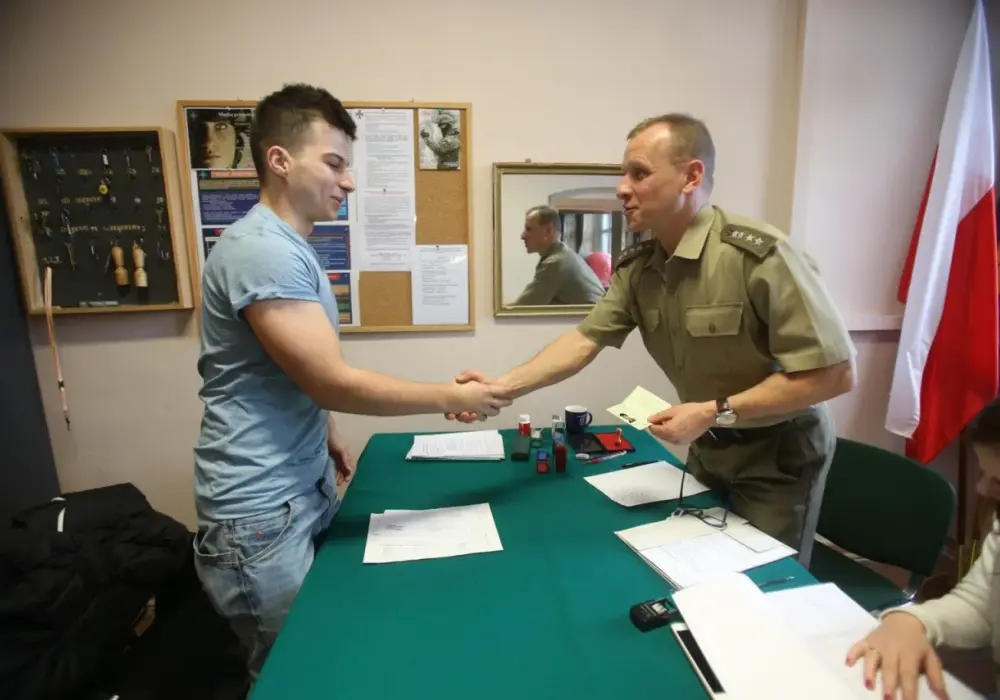 Jakie badania lekarskie do wojska na zawodowego – uniknij nieprzyjemności
