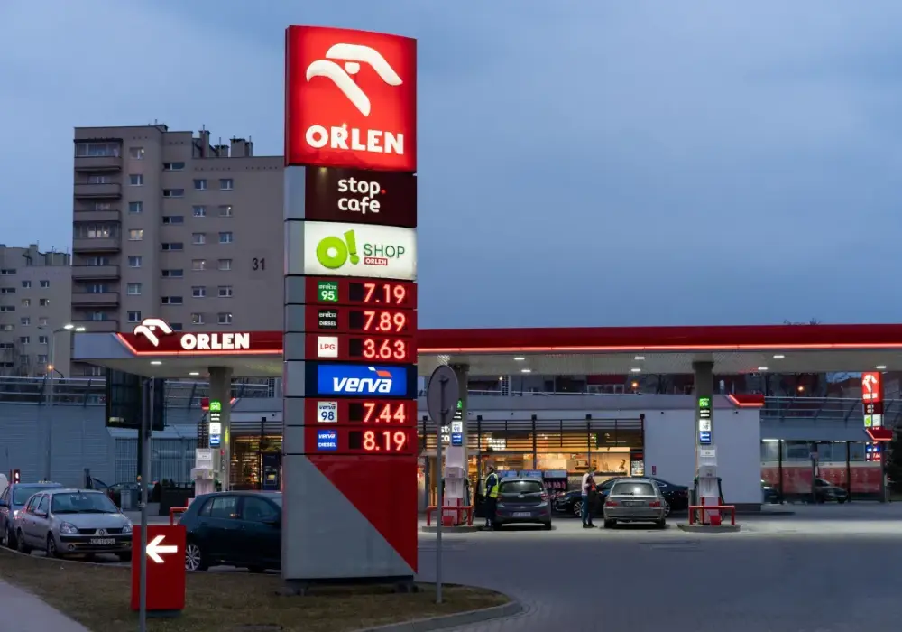 Kierownik stacji Orlen - ile zarabia i czy to się opłaca?