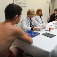 Jak wyglądają badania lekarskie do zawodowej służby wojskowej?