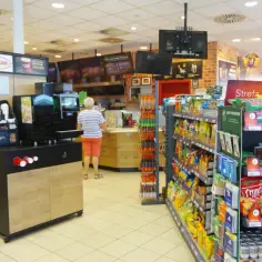 Ile zarabia pracownik stacji paliw? Zaskakujące różnice w wynagrodzeniach