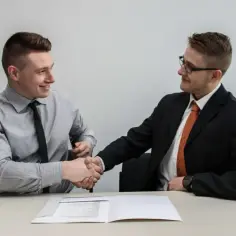 Czy osoba fizyczna może zatrudnić pracownika? Poznaj obowiązki i koszty