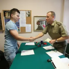 Jakie badania lekarskie do wojska na zawodowego – uniknij nieprzyjemności