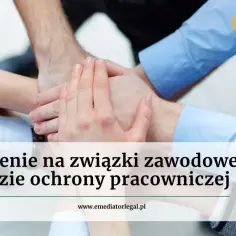 Dłonie złączone w geście solidarności. Dowiedz się, jak dołączyć do związków zawodowych, by chronić swoje prawa pracownicze.