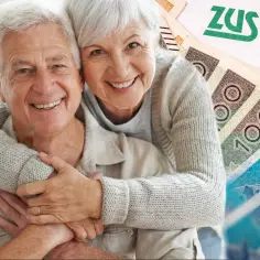 Uśmiechnięta para seniorów, ZUS i polskie banknoty. Czy zasadnicza szkoła zawodowa wlicza się do emerytury?