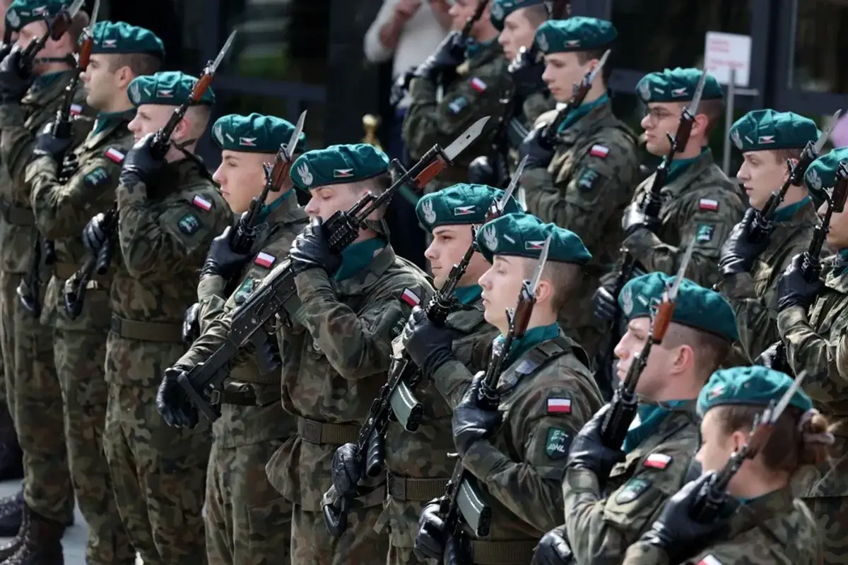 Zdjęcie Ile zarabia szeregowy zawodowy? Zaskakujące fakty o wynagrodzeniu
