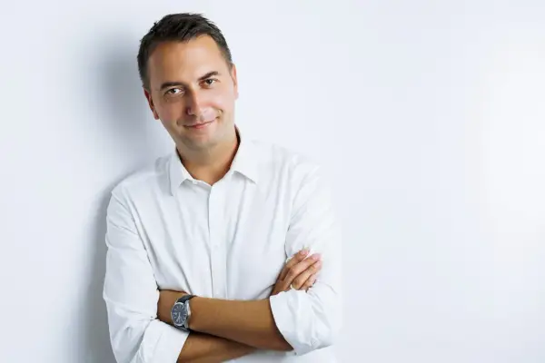 Jak zrobić zdjęcie do CV telefonem, aby wyglądać profesjonalnie