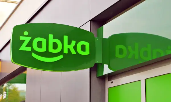 Zarobki 16-latka w Żabce - Ile na rękę i jakie warunki?